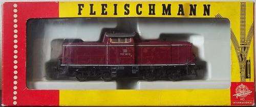 OO / HO gauge FLEISCHMANN DB BR 212 DIESEL LOCOMOTIVE RED #4230 ! Excellent condition + Original Box