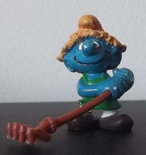 Original Vintage FARMER SMURF With Rake ! Hong Kong !! 1981 !! Smurfs!!