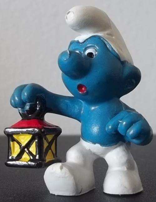 Original Vintage WATCHMAN SMURF! Hong Kong !! RARE + sought after ! Old Classic Smurfs!