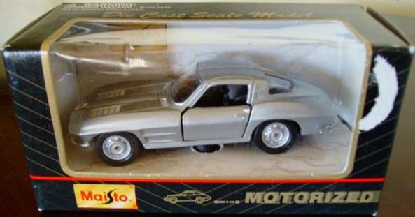 MAISTO 1:38 silver 1963 Corvette Stingray Coupe !! RARE MOTORIZED SERIES !! MINT + Original Box !!