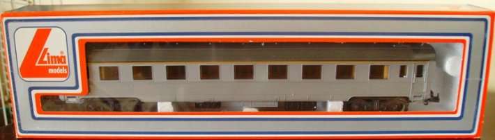 OO / HO scale LIMA SNCF 1st CLASS CARRIAGE 309113 !! Excellent Condition ! Boxed ! VERY RARE !