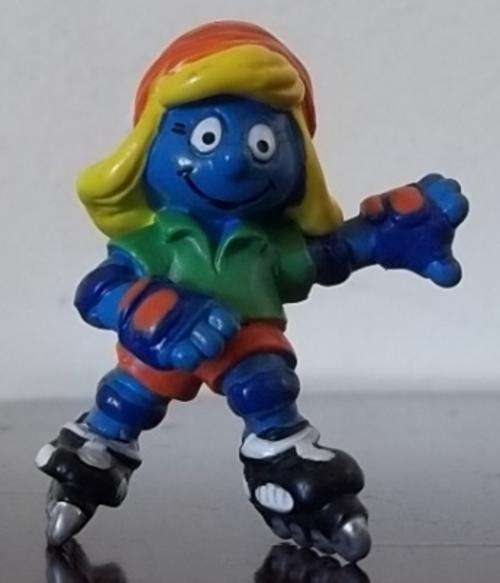 Original Rollerblading Smurfette !! EXCELLENT CONDITION !! Rare + Sought After !! Peyo !! Smurf !