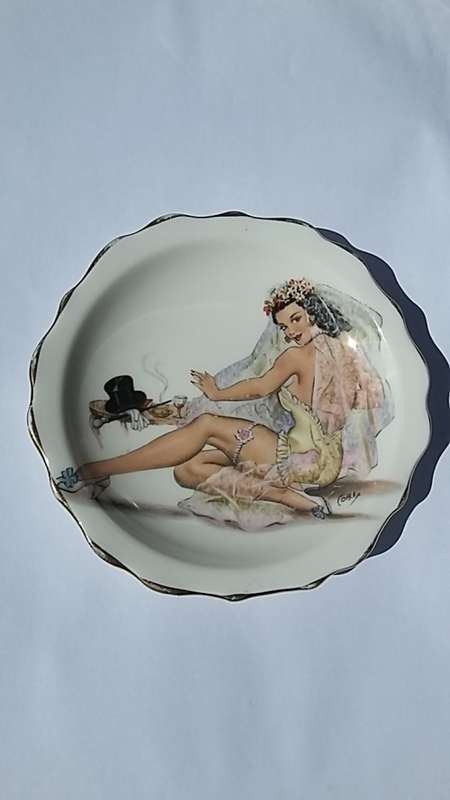 VINTAGE 1950'S 'GLAMOUR GIRLS' SIGNED COBB FLUTED DISH MADE IN ENGLAND