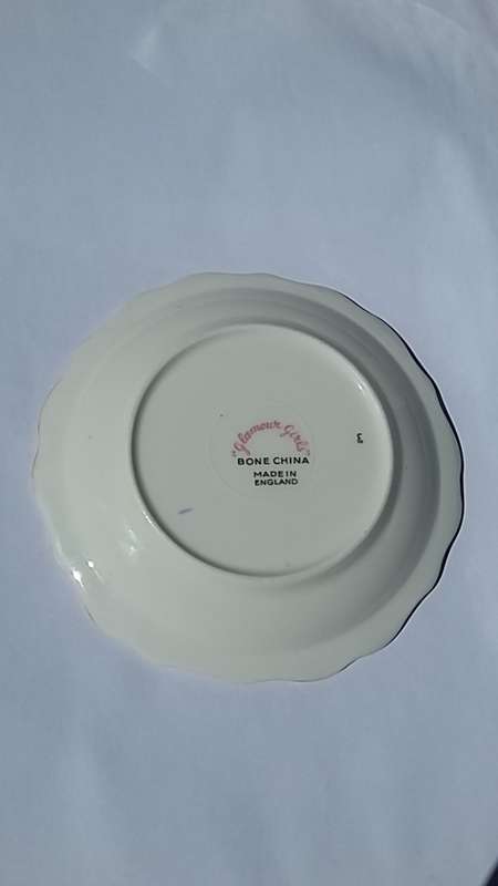VINTAGE 1950'S 'GLAMOUR GIRLS' SIGNED COBB FLUTED DISH MADE IN ENGLAND