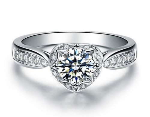 ** Fabulous New Design Heart Shape Halo Accented Ring Ring