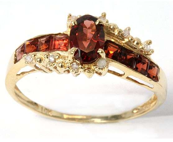 R1 NO RESERVE!!!!!1.31 CT ELEGANT GARNET & DIAMOND 9K SOLID YELLOW GOLD RING