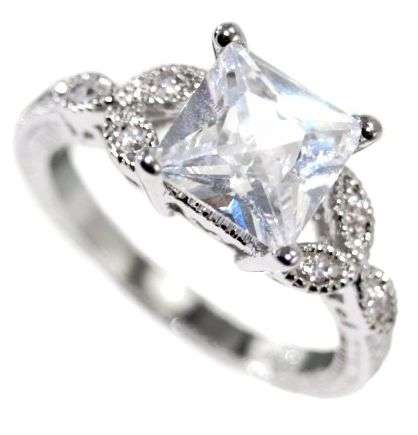 **INTERNATIONAL SHIPPING**STUNNING 2.42CTW ROYAL PRINCESS ENGAGEMENT RING CLAD IN 18K GOLD SIZE 8