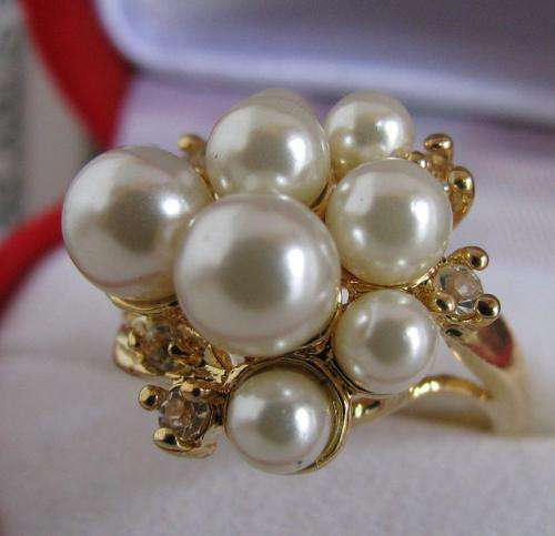 PRETTY PEARL CLUSTER ACCENTUATED WITH CZ DIAMONDS RING SIZE 4