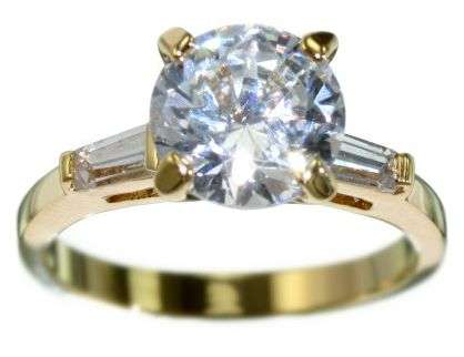 2.61CTW ROUND BRILLIANT BAGUETTE ENGAGEMENT RING CLAD IN 18 YELLOW GOLD SIZE 7