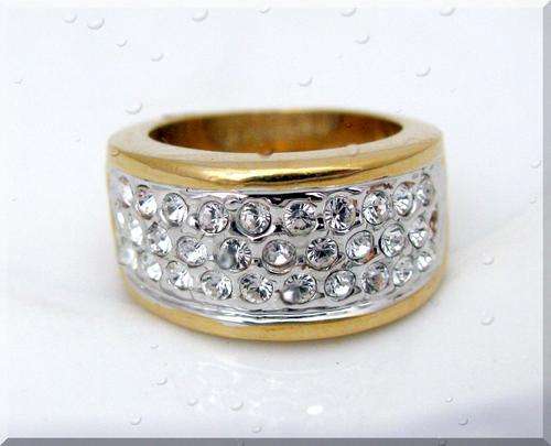 0.62 CTW GLAMOROUS CZ DIAMOND ENGAGEMENT RING ENCRUSTED WITH 31 CZ DIAMONDS - SIZE 4