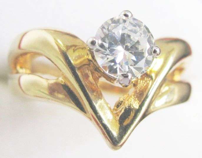V SOLITAIRE!!! - CZ DIAMOND SET IN 18K YELLOW GOLD GP SIZE 4