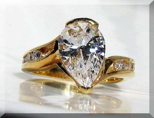 2.30CTW DIAMOND PEAR CUT ENGAGEMENT RING CLAD IN 18K YELLOW GOLD SIZE 4