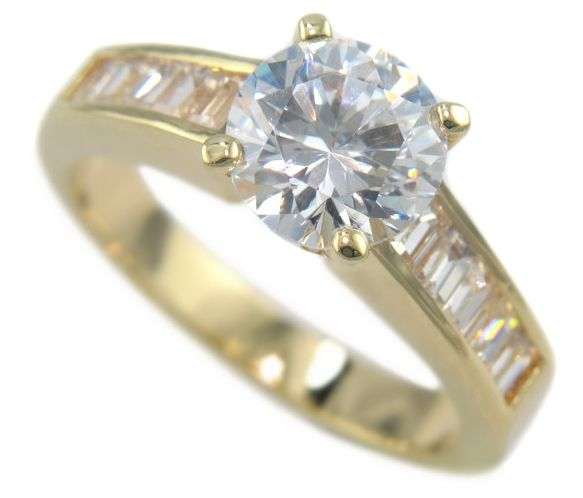 2.80 CTW BRILLIANT&BAGUETTE DIAMOND ENGAGEMENT RING CLAD IN 18 YELLOW GOLD SIZE 7