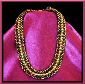SUPERBLY HAND CRAFTED CHINESE CRYSTALS AND GLASS NECKLACE