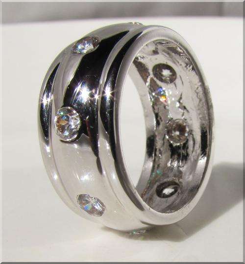 DESIGNER DIAMOND ETERNITY RING!!! - CZ DIAMONDS SET IN 18K WHITE GOLD GP size 5