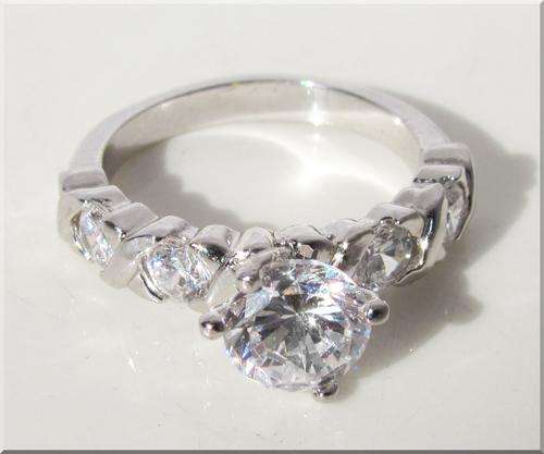 2.10CTW SOLITAIRE STYLE BRILLIANT CUT ENGAGEMENT RING CLAD IN 18K GOLD SIZE 6