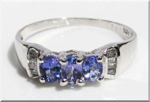 0.64CT STUNNING TANZANITE & DIAMOND 10K SOLID GOLD RING
