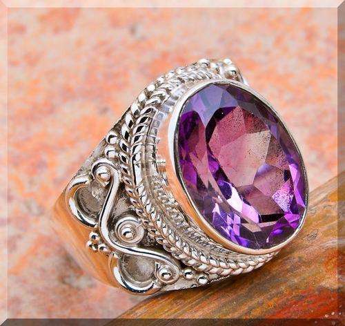 **INTERNATIONAL SHIPPING!**STUNNING FACETED AMETHYST IN ELEGANTLY STYLED .925 STERLING SILVER SIZE 8