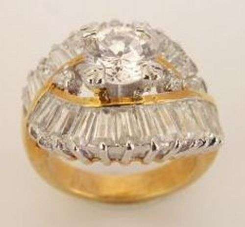 CZ DIAMONDS SET IN 18K GOLD RING SZ4, PICTURE DOES NOT DO IT JUSTICE!!