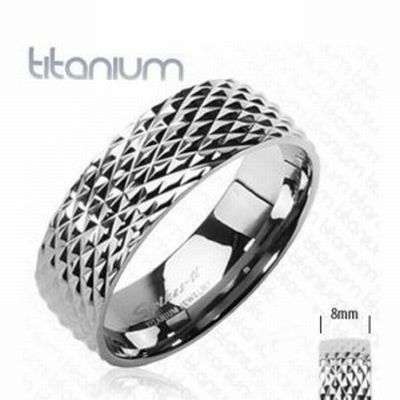 **INTERNATIONAL SHIPPING**Solid Titanium Ring Snake Skin Design Size 14