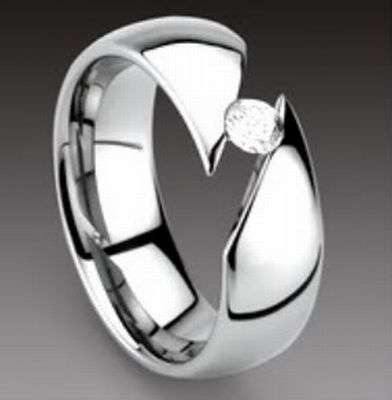 **INTERNATIONAL SHIPPING**HIGH POLISHED TITANIUM TENSION RING WITH CZ in size 11