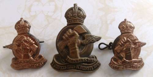 Q Services Corps Cap and Collar Badges