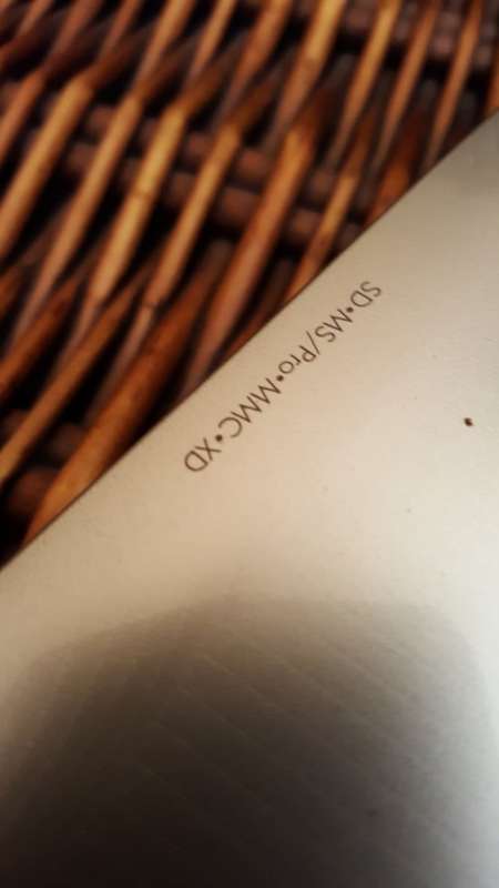 HP Pavilion DV9000 Home Entertainment HD laptop, bag & charger