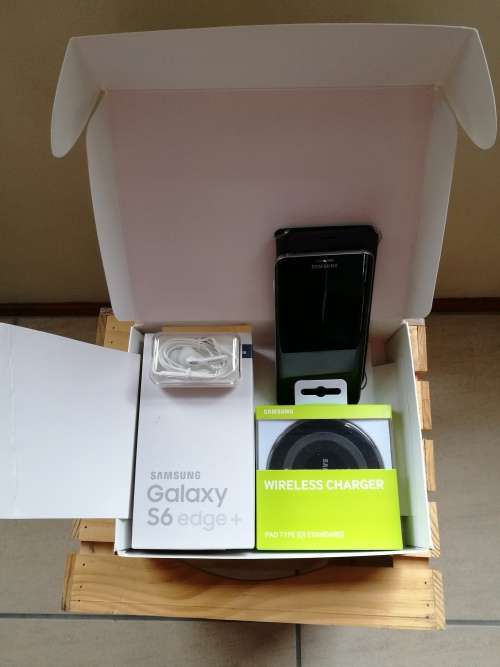 LIKE NEW Samsung Galaxy S6 Edge+ Plus Cellphone & Accessories (BIG SCREEN FOR MEDIA!)