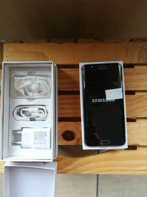 LIKE NEW Samsung Galaxy S6 Edge+ Plus Cellphone & Accessories (BIG SCREEN FOR MEDIA!)