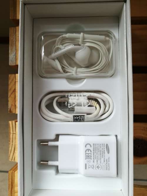 LIKE NEW Samsung Galaxy S6 Edge+ Plus Cellphone & Accessories (BIG SCREEN FOR MEDIA!)