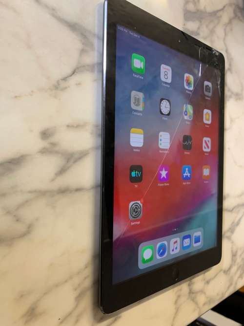 iPad Air 1 Wifi + 3G *Cracked Glass*