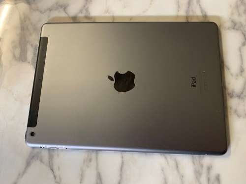 iPad Air 1 Wifi + 3G *Cracked Glass*