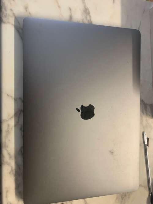 Macbook Pro 15` 2018 *Read*