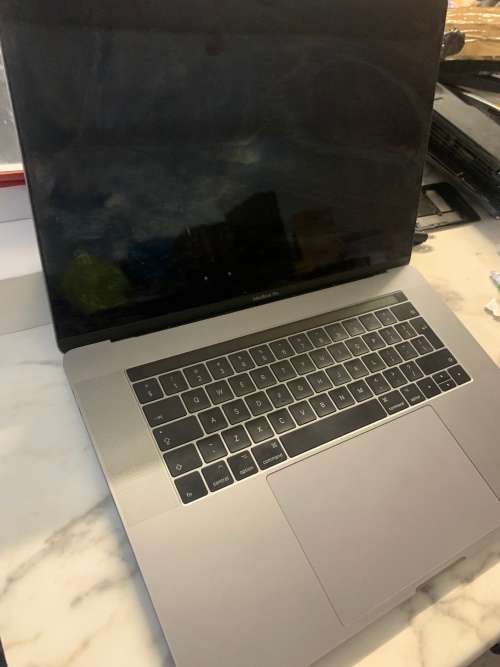 Macbook Pro 15` 2018 *Read*