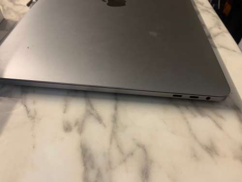 Macbook Pro 15` 2018 *Read*