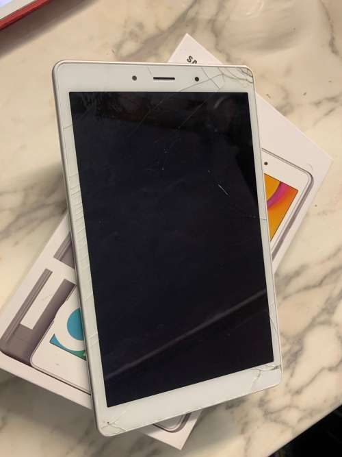 Samsung Galaxy tab A *Glass Cracked* Still works