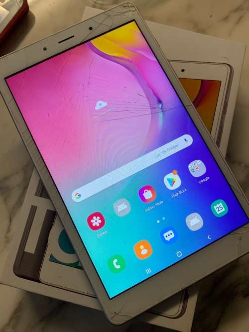 Samsung Galaxy tab A *Glass Cracked* Still works