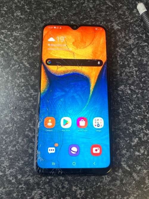 Samsung Galaxy A20 32GB - Glass Cracked - Dual SIM