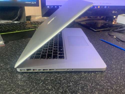 MacBook Pro i7