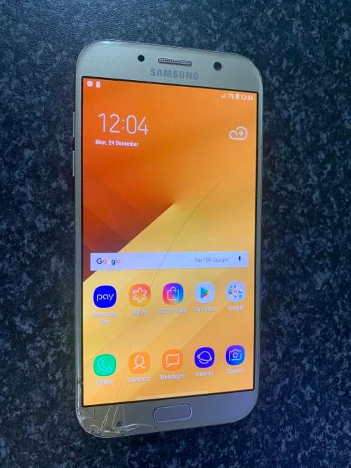 Samsung Galaxy A7 32GB *Glass Cracked*