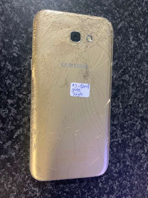 Samsung Galaxy A7 32GB *Glass Cracked*