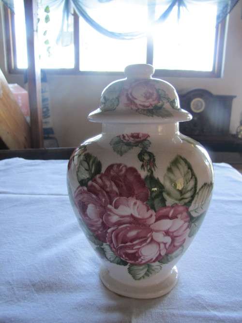 Staffordshire Jones & Middleton - Elizabeth Turner - Summer Rose Ginger Jar