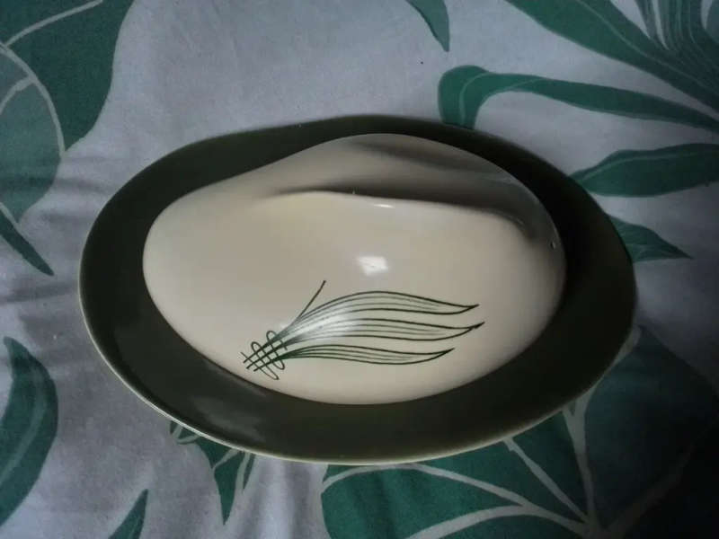 Carltonware handprints cheese Or Butter server