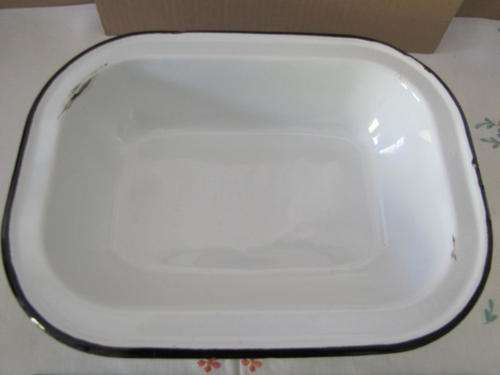 Vintage Pie Dish - White with Black edging