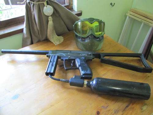 Spyder M1 Paintball Gun and accessories