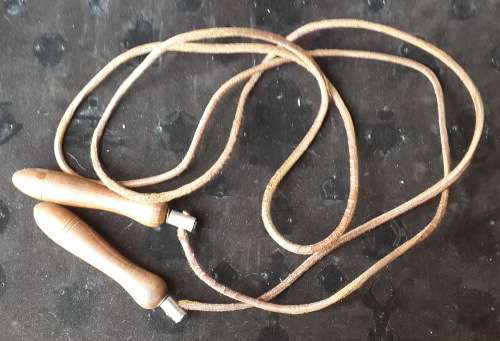 Vintage Leather Skipping Rope -- Ou Leer Springtou