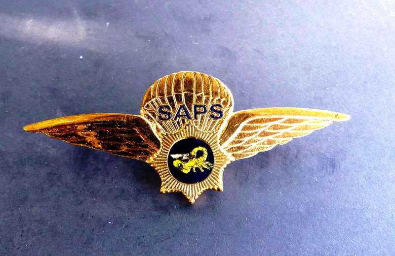South African Police  (SAPS) Special Task Force Parachute Wings (GOLD) - Pins intact