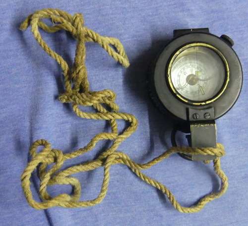 WW2 British Army MK3 1940 compass made by T.G Co. Ltd - serial B3645 -- In good working condition