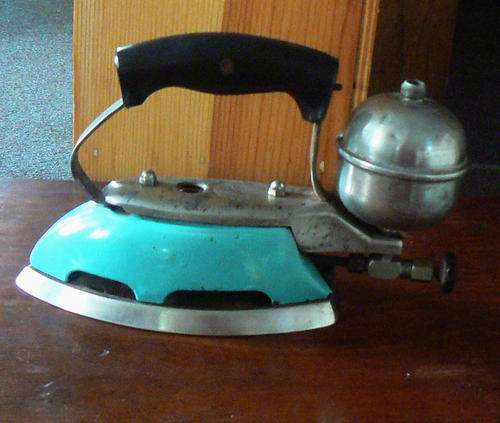 **Rare** 1947 Coleman kerosene Iron Model 611, Made in Canada, Very collectable item