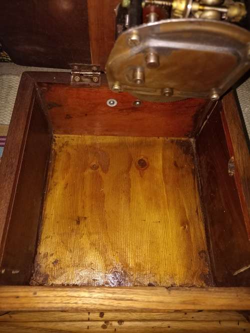 Original Renovated his Master's Voice gramophone 1930 Original no replica.